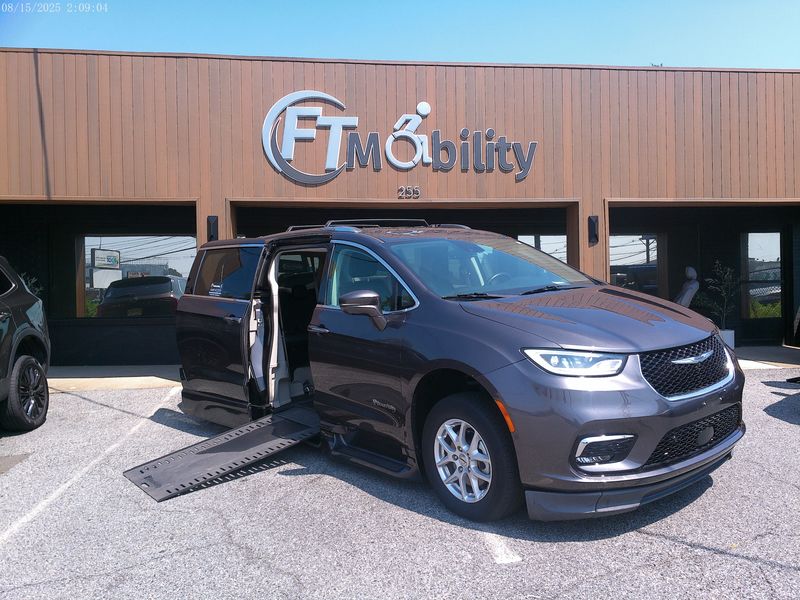 Used 2023 Chrysler Pacifica